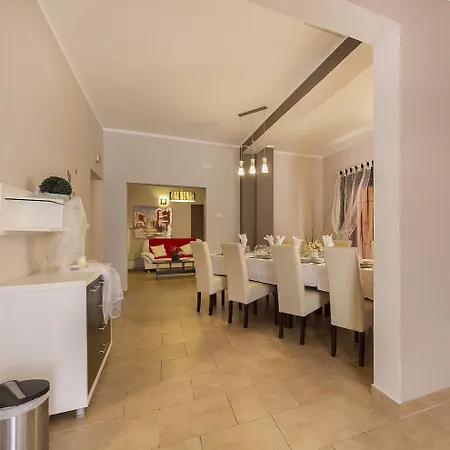 Wunderschoenes In Mit Privatem Pool Prázdninový dům Cere