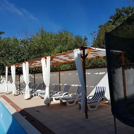 Дом отдыха Wunderschoenes In Mit Privatem Pool