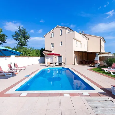 Дом отдыха Wunderschoenes In Mit Privatem Pool *