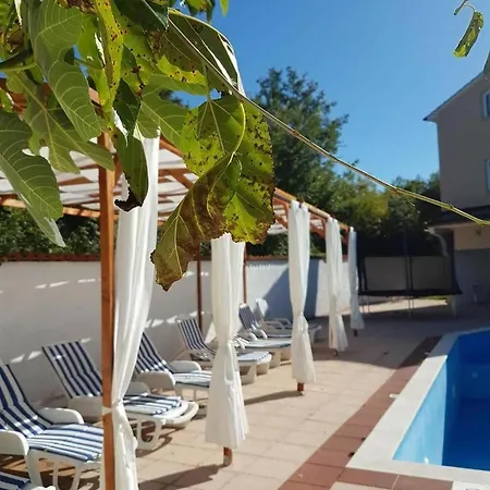 Wunderschoenes In Mit Privatem Pool *
