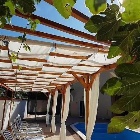 Wunderschoenes In Mit Privatem Pool *