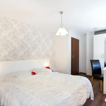 Prázdninový dům Wunderschoenes In Mit Privatem Pool Cere